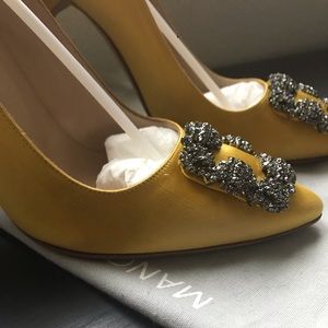 COPY - Authentic Manolo Blahnik Hangisi Yellow satin pump